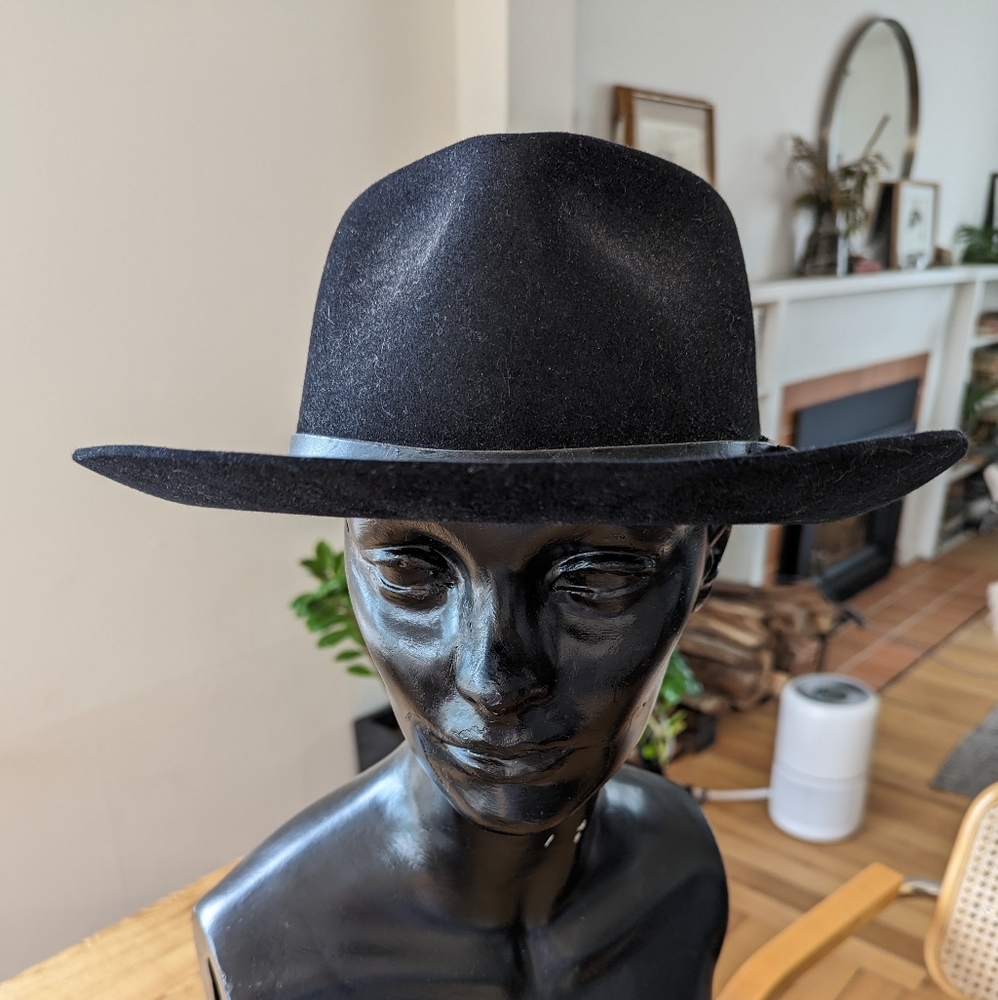 Vintage Stetson 7 1/4 with leather band